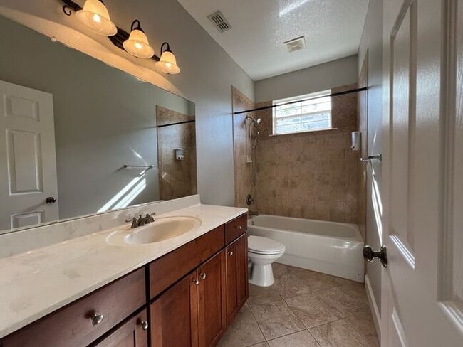 Building Photo - 3 Bedroom Townhouse in Boone School Area