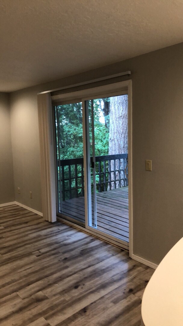 Building Photo - Desirable South Salem Home on Huge Lot! Ne...