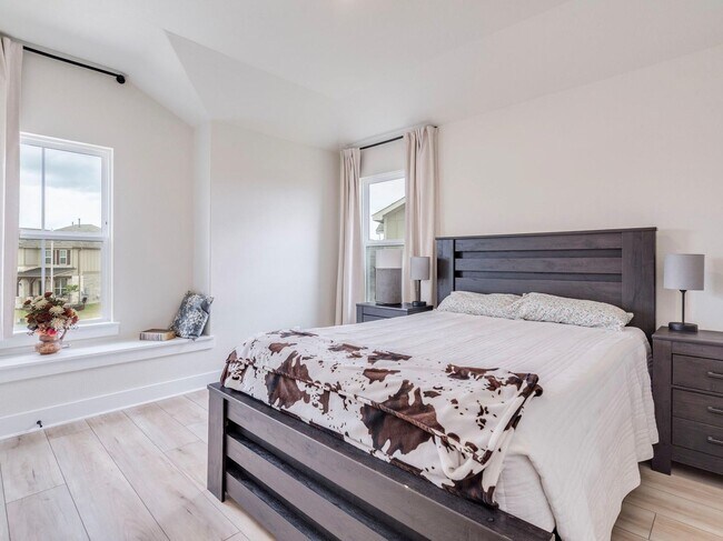Building Photo - Beautifully upgraded 3 bedroom located on a cul-de-sac - Don't miss out!