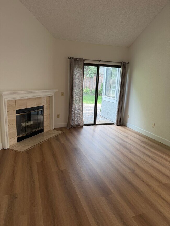 Building Photo - 230 Bridgeside Cir