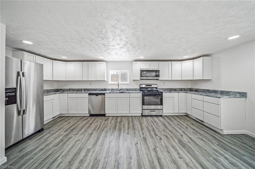 Building Photo - 162 12th St