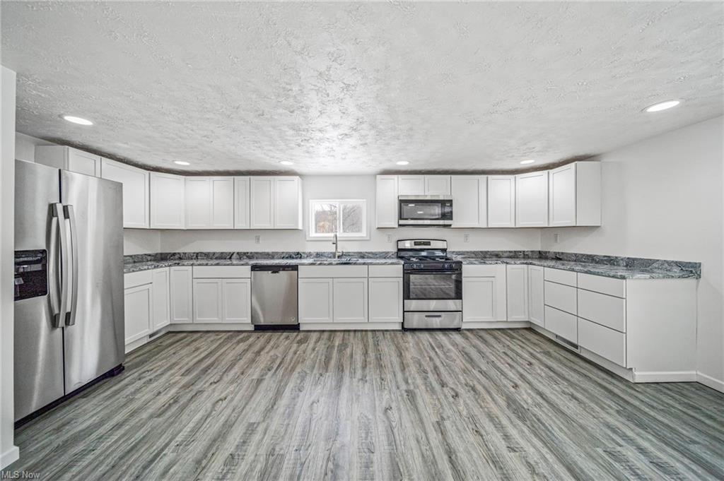 Building Photo - 162 12th St