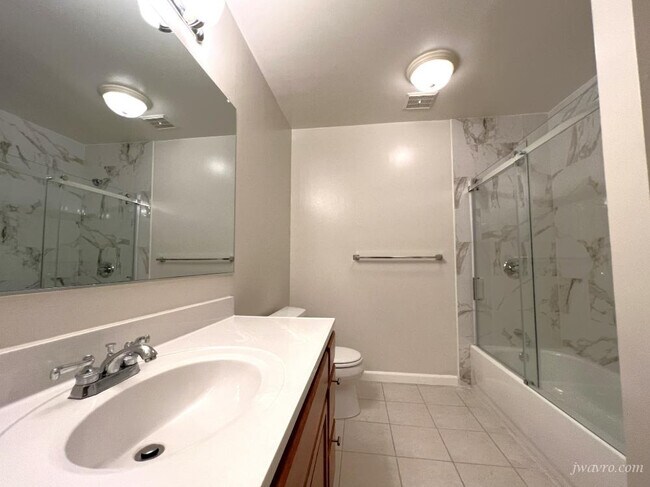 Building Photo - 1101 Continentals Way