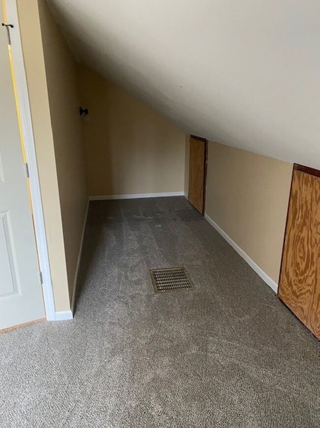 Building Photo - 3 Bedrooms, 2.5 Bathrooms Single Family Home in Staples, MN w/2+ car garage