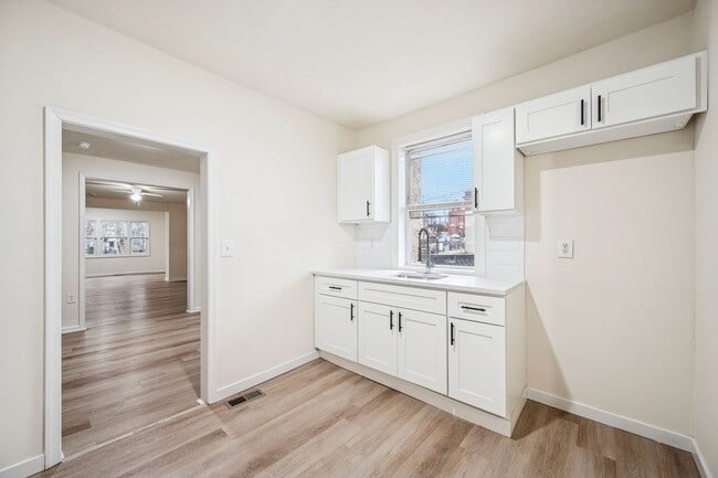 Building Photo - 1003 S 53rd St