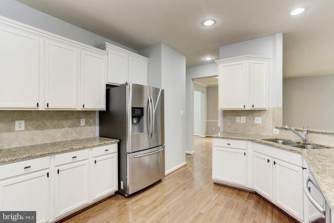 Building Photo - 6935 Heritage Crossing