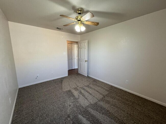 Building Photo - 3706 Dustin Ct