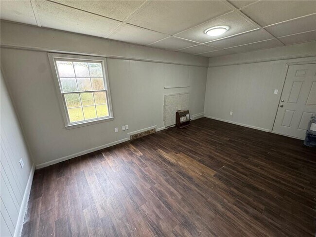 Building Photo - 4734 Clarendon Dr