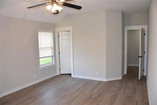 Building Photo - 1608 Southwestern Blvd