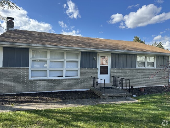 Building Photo - 2494 Pleasant View Dr