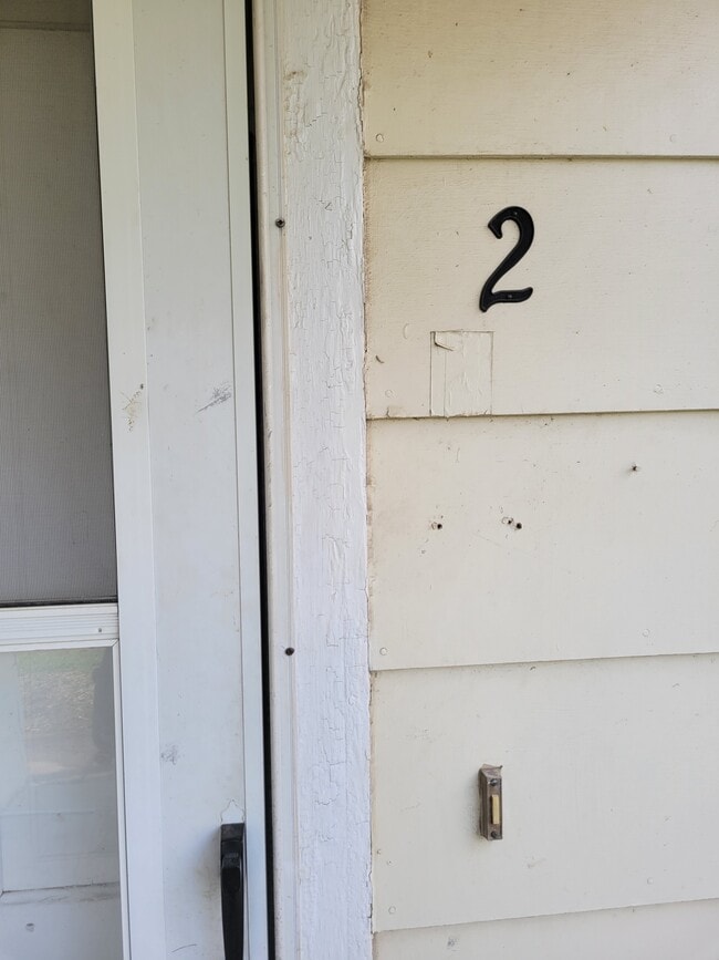 Building Photo - 617 7th Ave