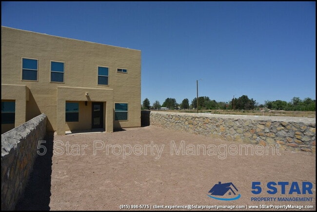 Building Photo - 806 TS Daniel Cadena Dr