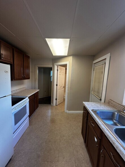 Building Photo - 5 6th Ave N
