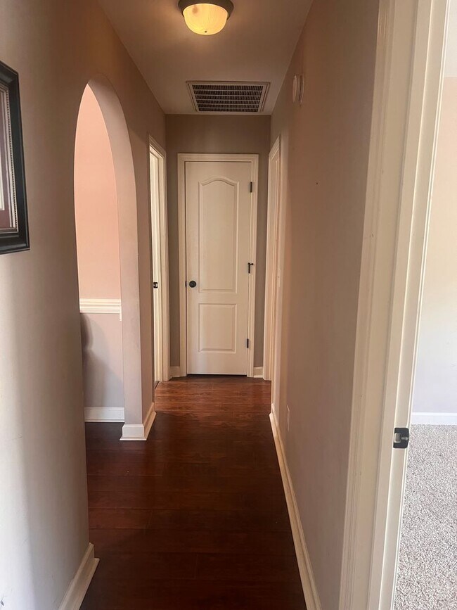 Building Photo - Four Bedroom Two Bath House