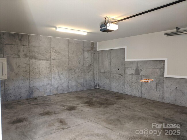 Building Photo - 119 Steinbeck Wy