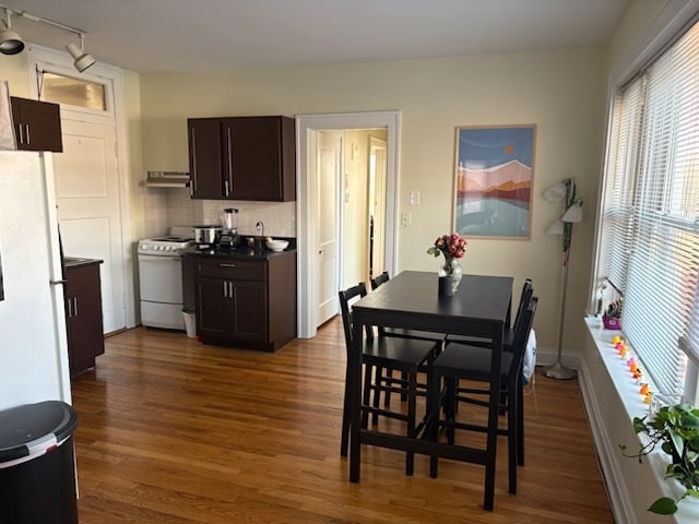 Kitchen - 7012 Forsyth Blvd