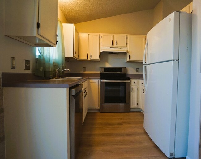 Building Photo - 3525 E 97th Pl
