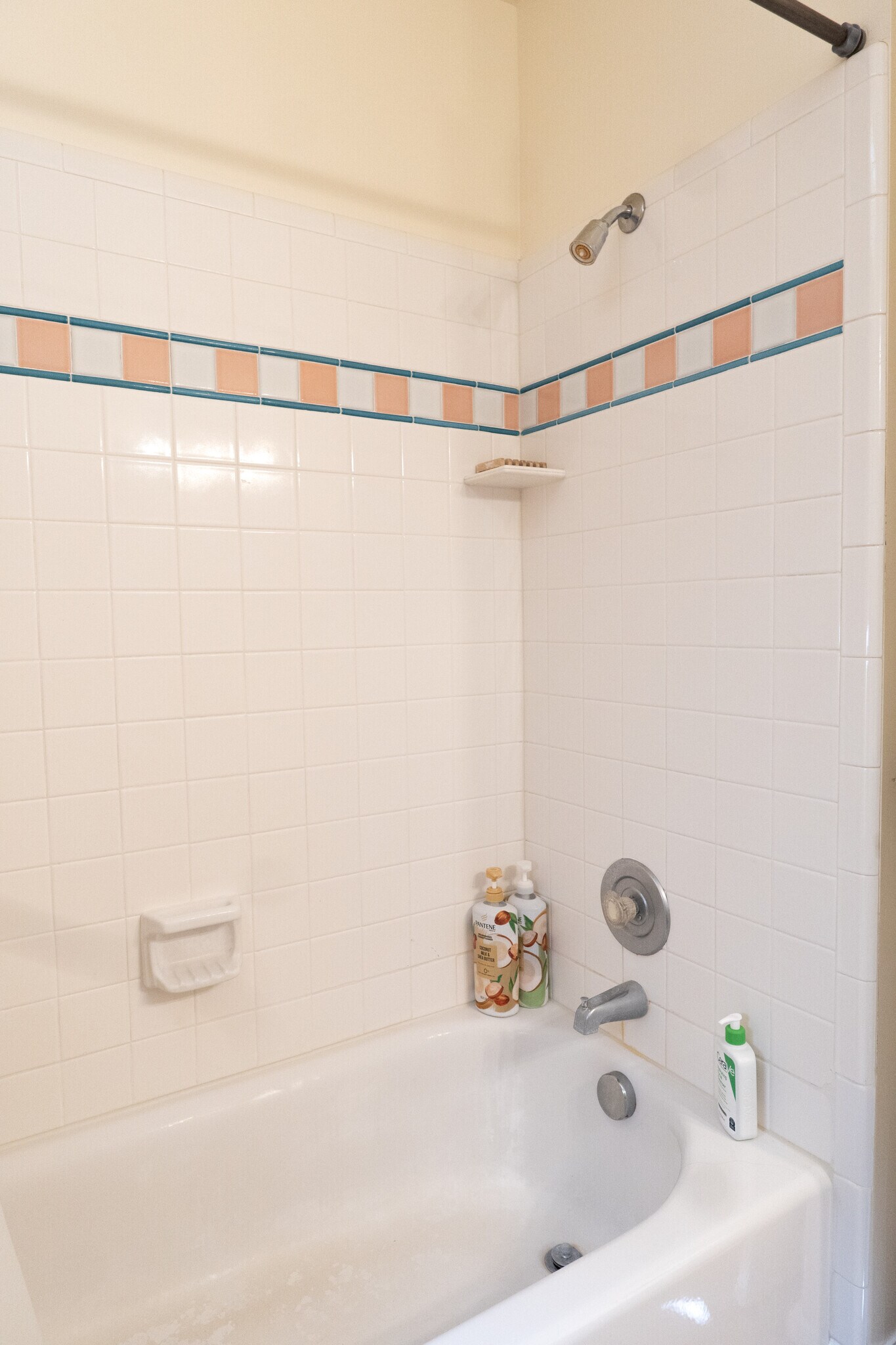 Building Photo - 562 Pheasant Way