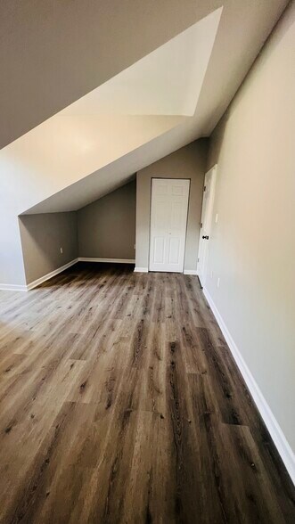 Building Photo - 517 Armandale St