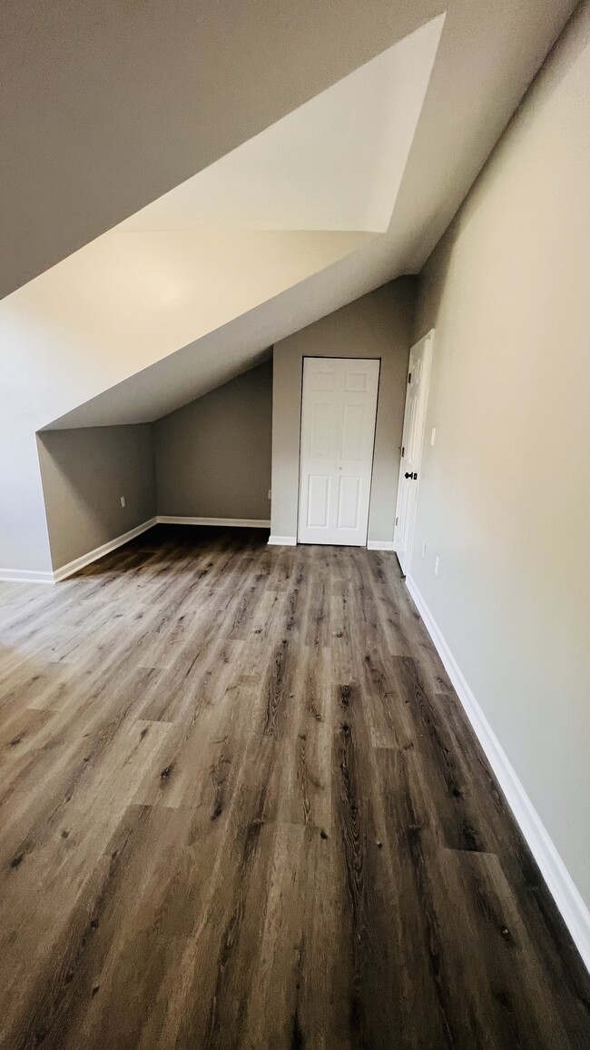Building Photo - 517 Armandale St