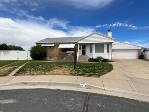Building Photo - 4 Bedroom 2 Bath 2 Car Garage Home- Dog Friendly and RV parking.