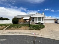 Building Photo - 4 Bedroom 2 Bath 2 Car Garage Home- Dog Friendly and RV parking.