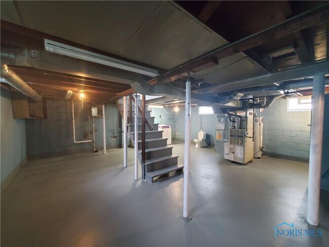 Building Photo - 3329 Jeannette Ave