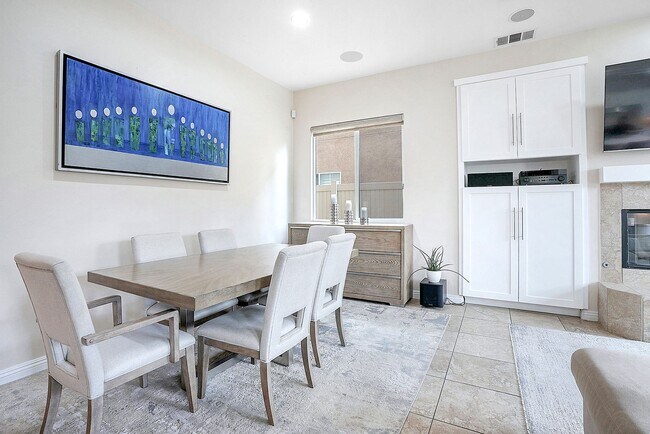 Building Photo - Beautiful executive home in the Eastlake-C...