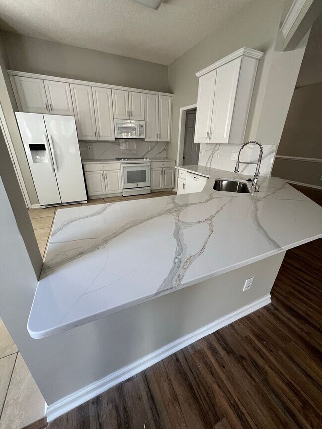 Building Photo - 404 Blackberry Ln