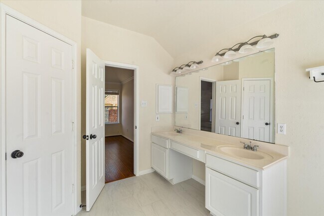 Building Photo - 2618 Oxhill Ct