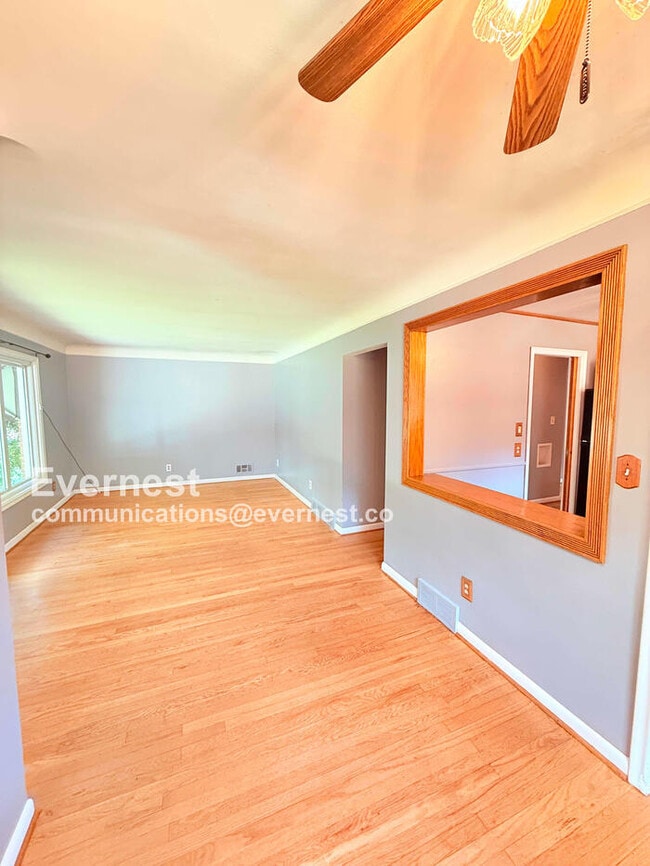 Building Photo - W/D Included! Single-Family Home w/ Centra...