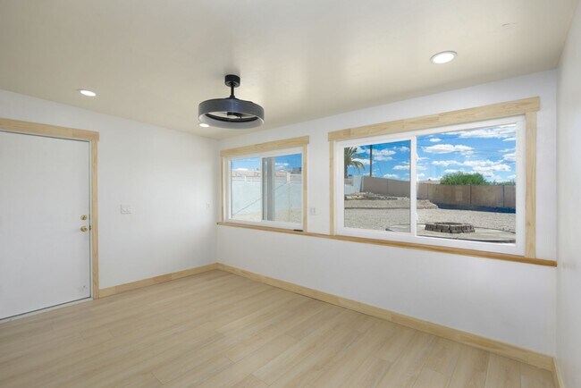 Building Photo - 3260 Silversmith Dr