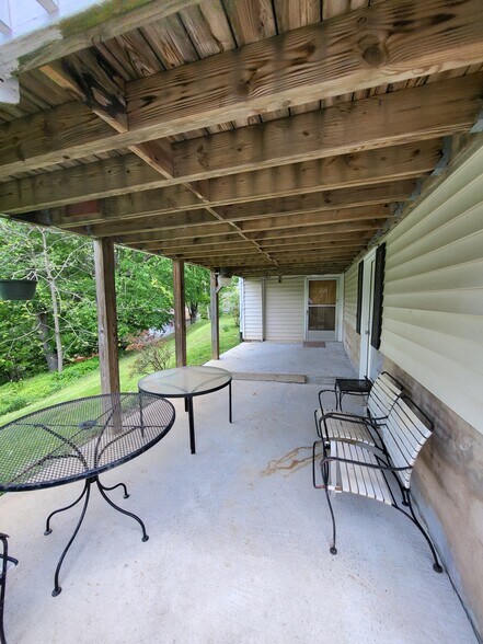 Building Photo - 626 NC Highway 105 Byp