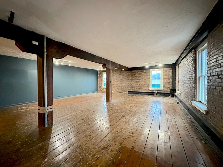 Building Photo - 12 Front St