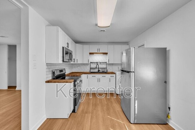 Building Photo - 316 Sky Dr