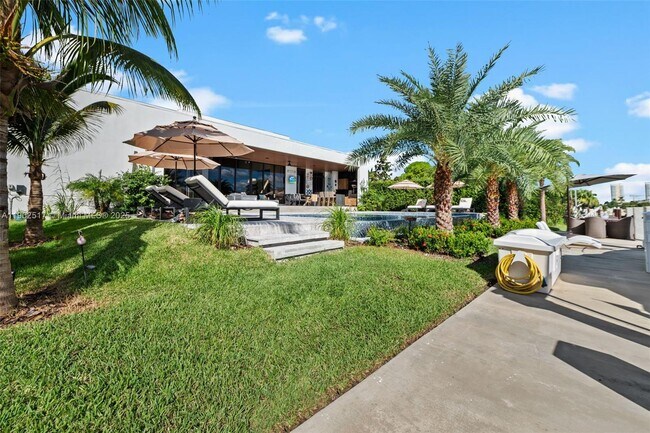 Building Photo - 655 Layne Blvd