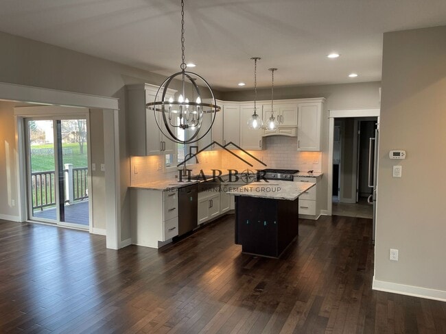 Building Photo - 2049 Kerry Dr NE