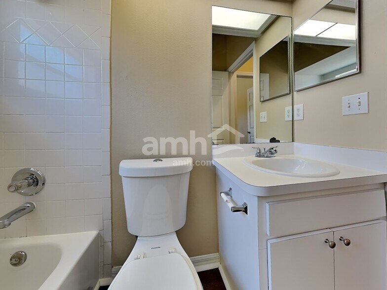 Building Photo - 10814 Peppersong Dr