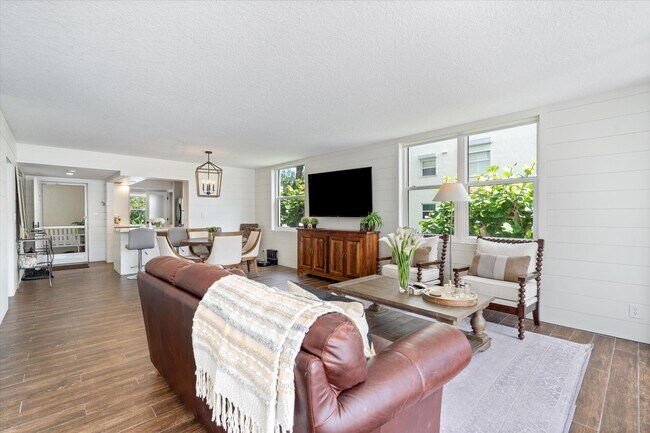 Building Photo - 1 Harbourside Dr