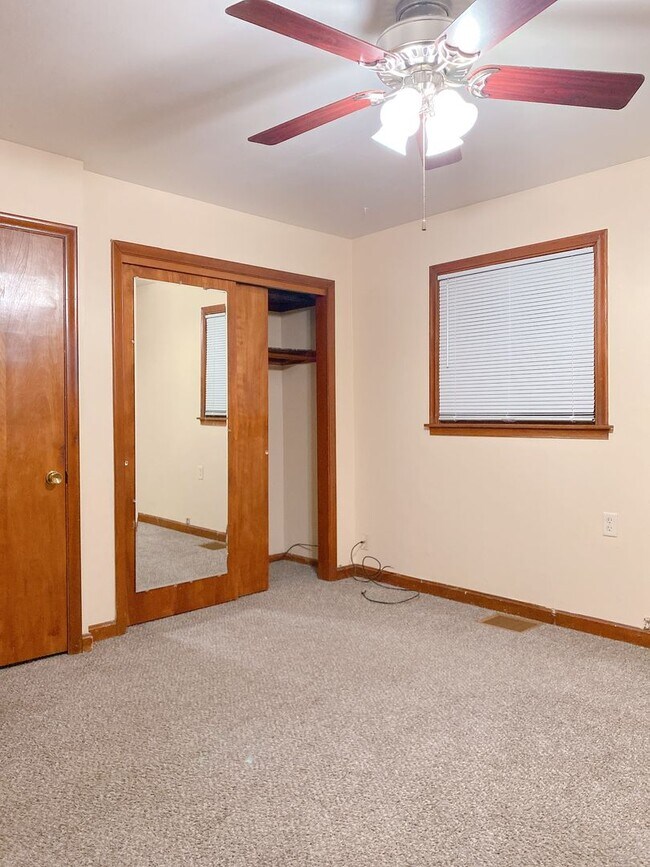 Building Photo - Beautiful 3 bed South Omaha/Hanscom Park Home with Attaced 1 car garage! $1,425!