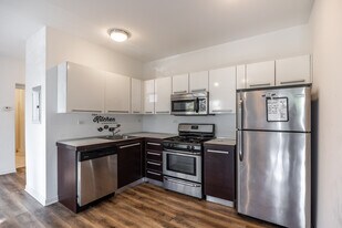 Building Photo - 1542 W Glenlake Ave