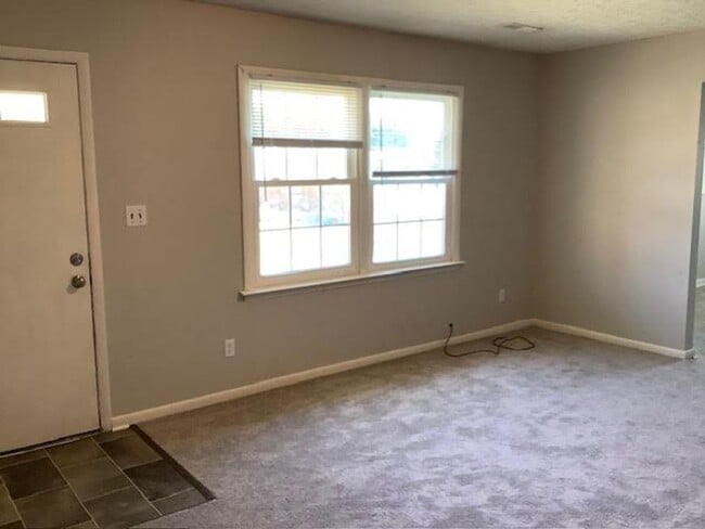 Building Photo - 6 Rainbow Forest Dr