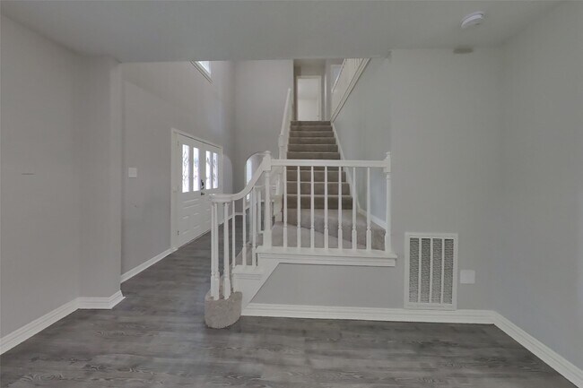 Building Photo - 2307 Hilton Head Dr