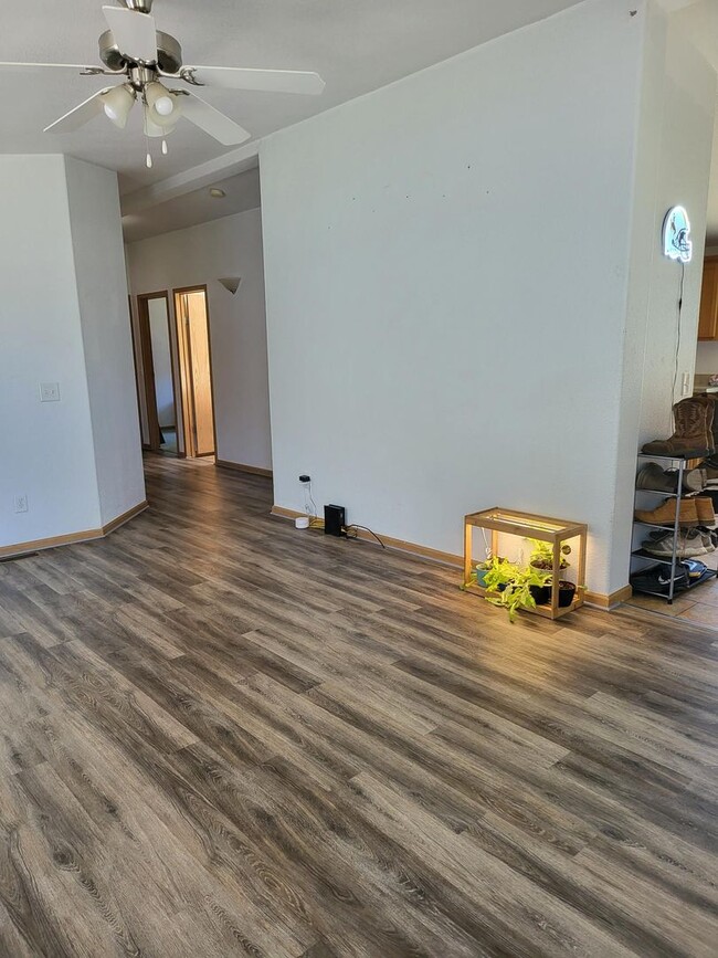 Building Photo - Look Here! Available 3bd 2ba Home!