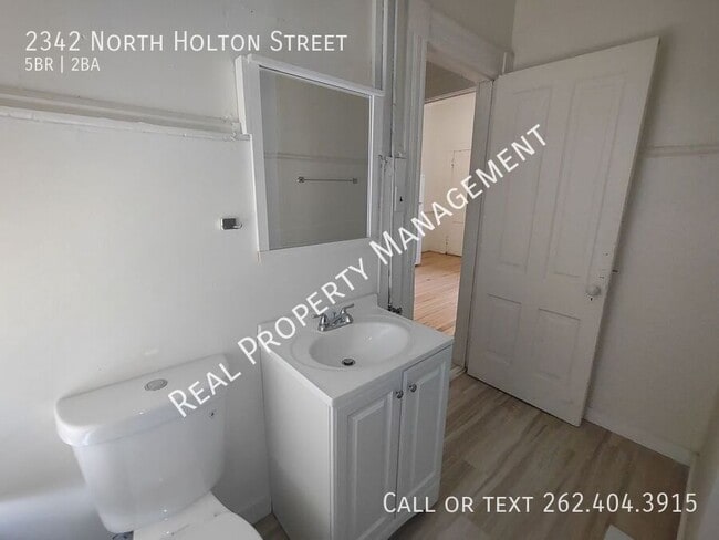 Building Photo - 2342 N Holton St