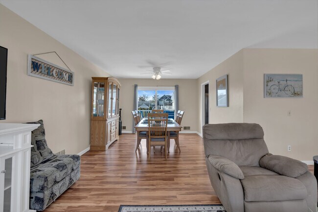 Building Photo - 415 15th Ave