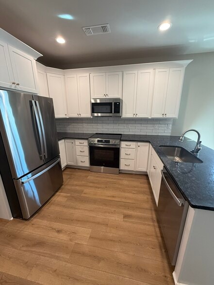 Building Photo - 713 Ewing Blvd