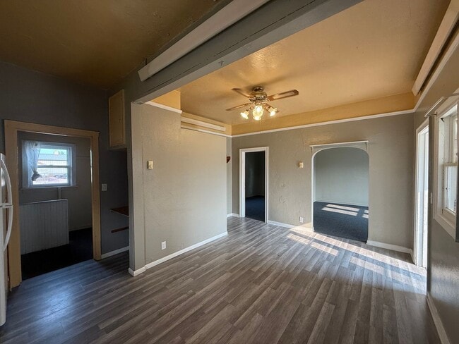 Building Photo - Pet Friendly, One Car Detached Garage, Own...