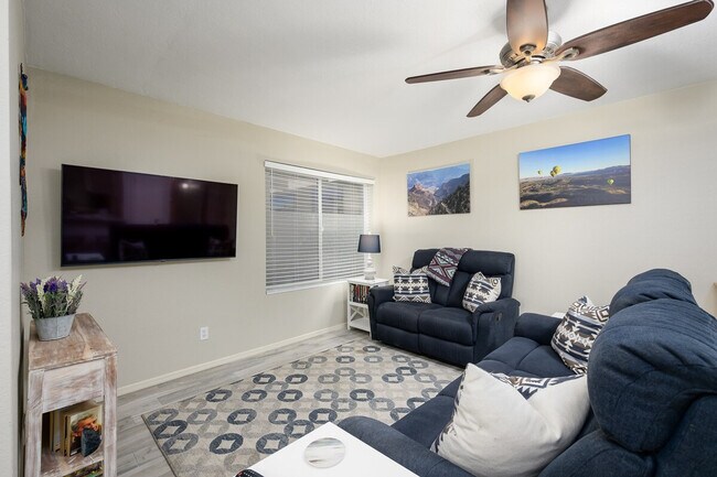 Building Photo - 4850 E Desert Cove Ave