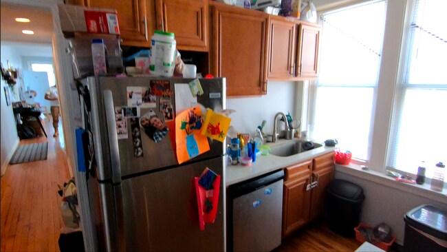 Building Photo - 3638 W Diversey Ave